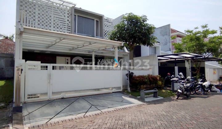 Rumah Modern Full Furnish Di Telaga Golf Araya Malang