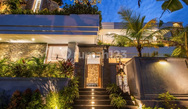 Dijual Rumah Mewah di Taman Griya