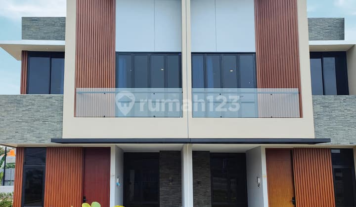 DIJUAL RUMAH HOOK 3 LANTAI - MERUYA, JAKARTA BARAT
