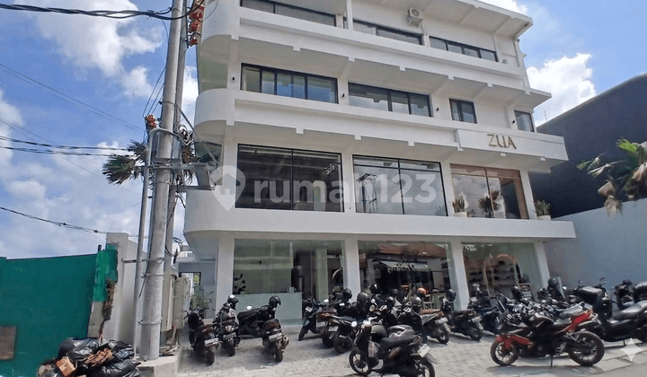 Rent a Strategic 4-Story Shop House on Pantai Pererenan Street, Bali