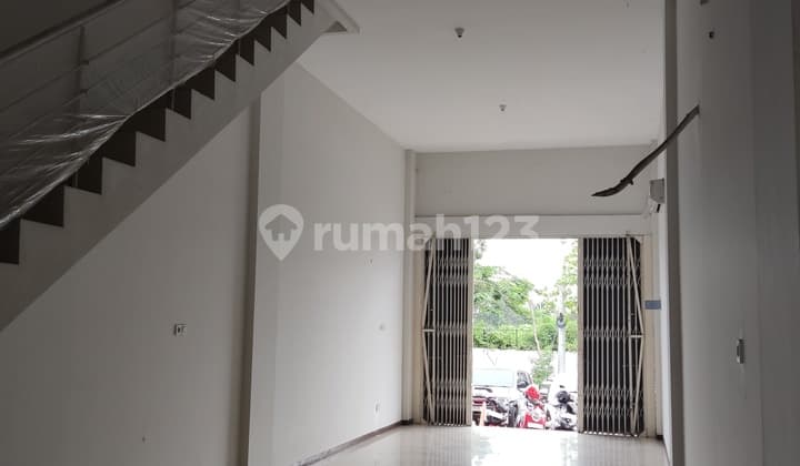Ruko 3 Lantai Siap Huni Dipusat Perkotaan Yg Cocok Digunakan Untuk Usaha Apapun Yg Jarang Ada Krn Letaknya Sangat Strategis