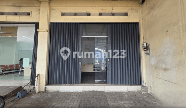 Shop House Ready to Use in City Center, Near Javamall on Tentara Pelajar Semarang