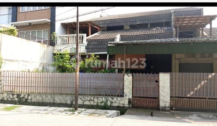 Dijual Rumah Classic 2 Lantai Layak Huni, Di Kayumas, Pulogadung, Jakarta Timur.