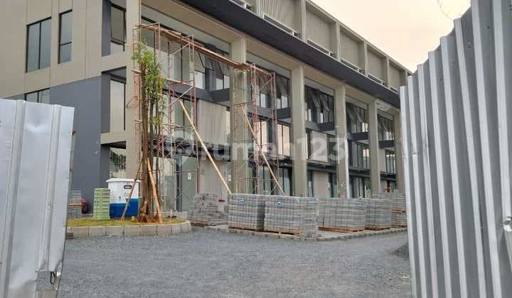 Disewakan Ruko Hampston Studio Loft ( Posisi Hook )