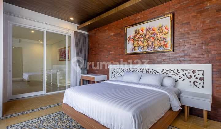 Villa 2 Lantai Fully Furnished 1.5 Km From Berawa Beach