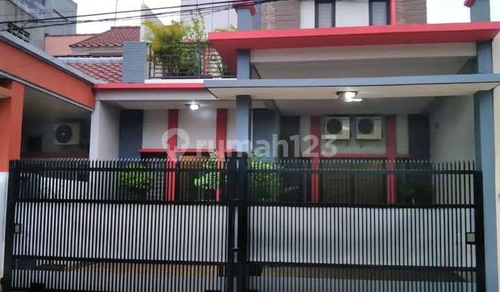 Dijual Turun Harga Rumah 2 Lantai di Harapan Indah Bekasi