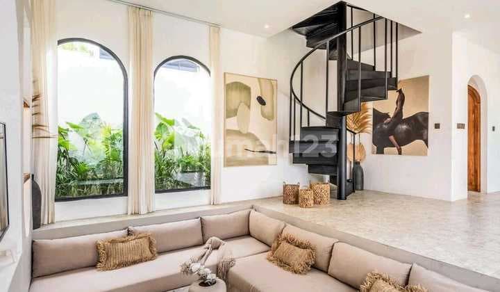 Villa Mewah 3 Lantai + Rooftop View & Full Furnished | Lokasi Prima Di Tumbak Bayuh - Pererenan