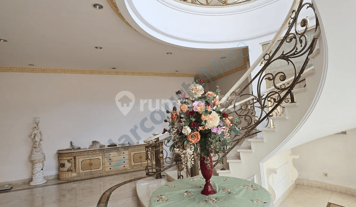 Dijual Rumah 2 Lantai Full Furnished di Pluit