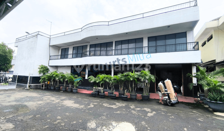 Dijual Cepat Rumah Cocok untuk Tempat Usaha Lokasi Strategis , Pinggir Jalan Utama, Bebas Banjir