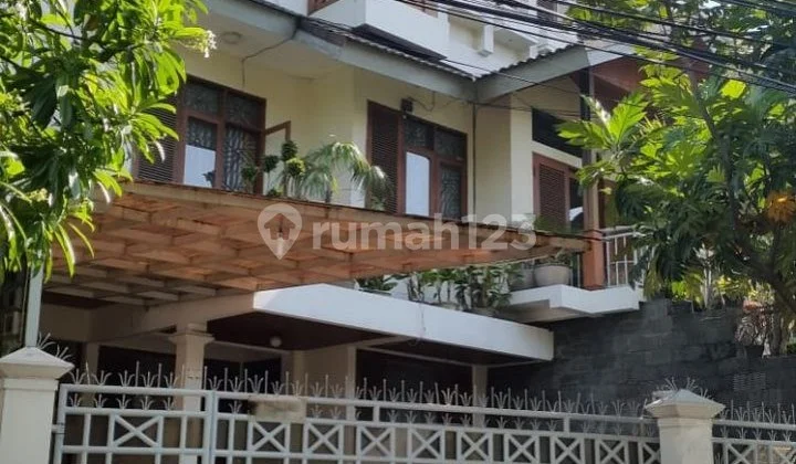 Dijual Rumah Mewah Besar Siap Huni Dekat Dengan Universitas