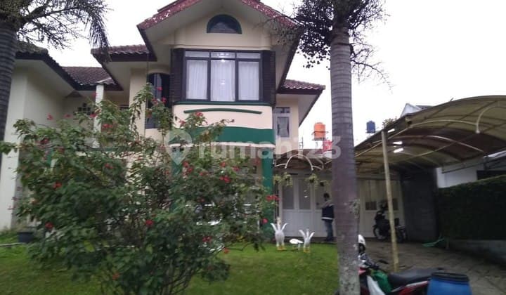 Dijual Rumah Asri Bentuk Villa Area Kolonel Masturi Bandug Barat
