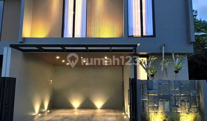 Rumah Mewah 2 Lantai Full Furnished di Wedomartani