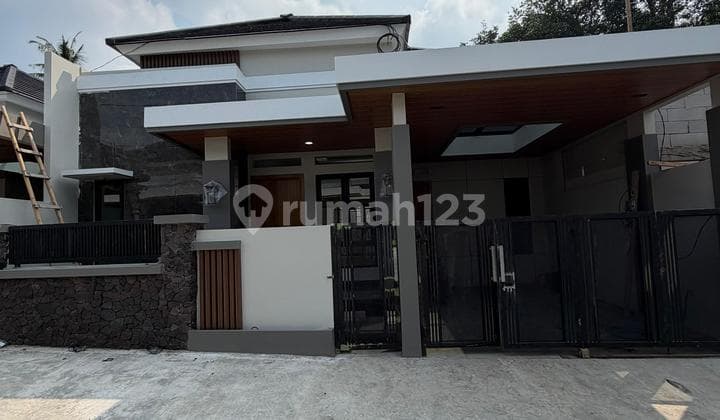 Modern Tropical House Finishing Process on Jalan Kaliurang KM 13