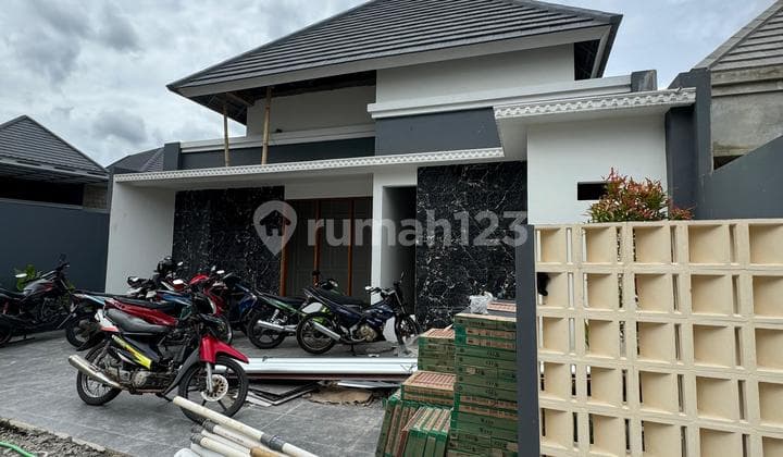 Rumah Baru Luas Dalam Cluster Dekat Uii