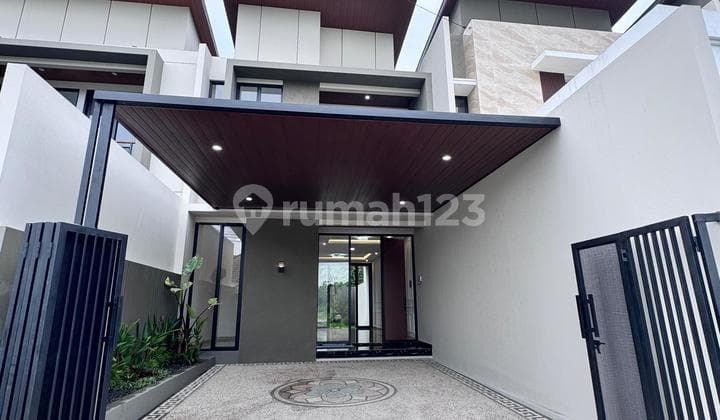Rumah 2 Lantai Model Kontemporer Modern Dekat Uii