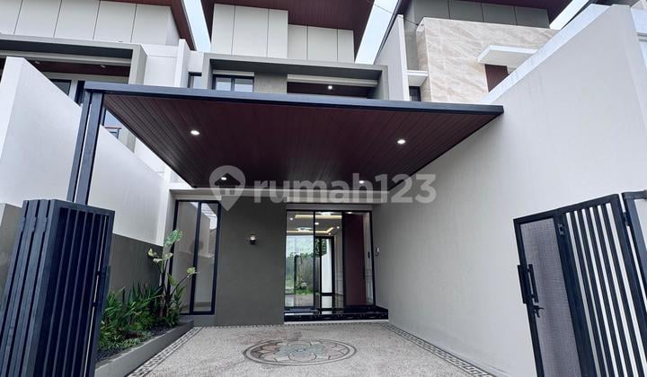 Rumah 2 Lantai Model Kontemporer Modern Dekat Uii
