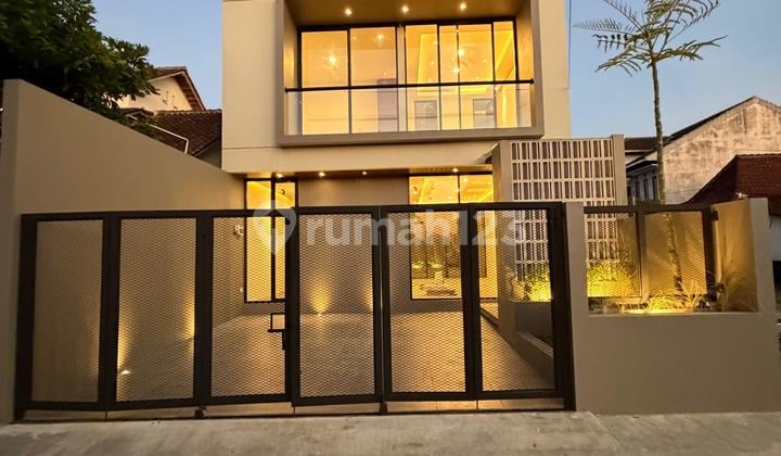 Rumah Industrial Modern Dekat Ugm di Jalan Kaliurang Km 9