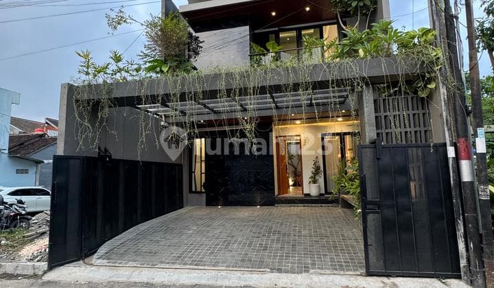Rumah Mewah 2 Lantai Full Furnished di Palagan