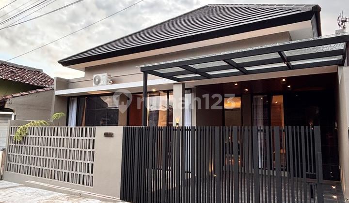 Rumah Tropis Modern di Jalan Kaliurang KM 13