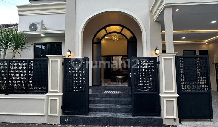 Classic Modern American Luxury Home in Wedomartani