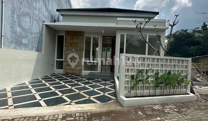 Ready-to-Occupy House for Around 800 Million in Gito Gati