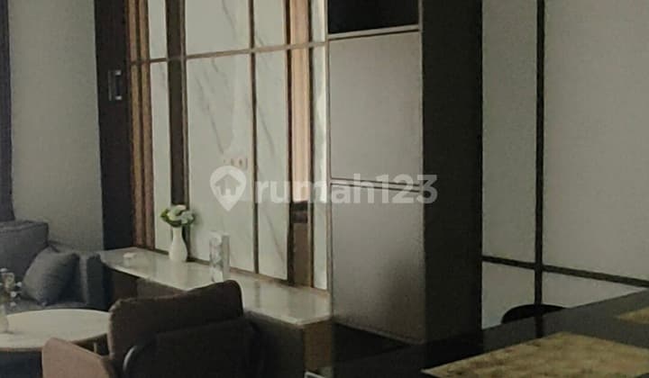 Rumah Mewah Nuansa Villa Lokasi Strategis Dekat Universitas