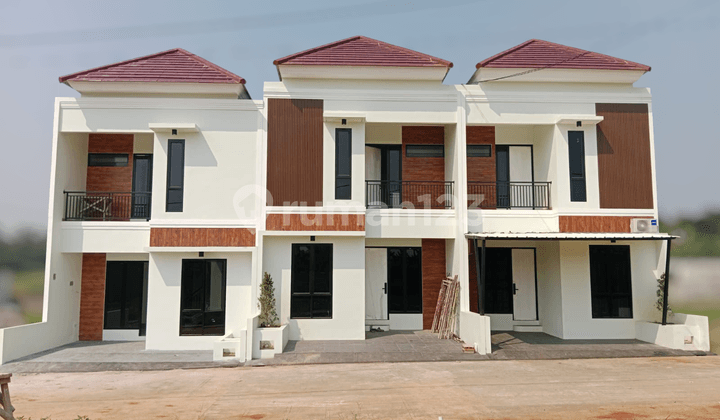 Rumah Mewah Nuansa Villa Lokasi Strategis Dekat Universitas