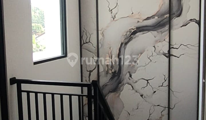 Rumah Mewah Nuansa Villa Lokasi Strategis Dekat Universitas