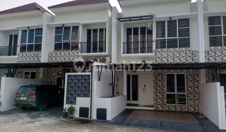 Rumah Siap Huni Tempel Pintu Tol/Stasiun