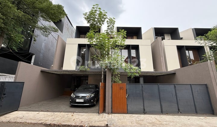 Rumah Siap Huni 3 Lantai Arsitek Atelieriri di Kemang Jaksel Murah