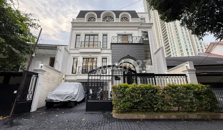 Rumah Mewah di Pusat Kota Jakartakebayoran Baru - Akses Strategis