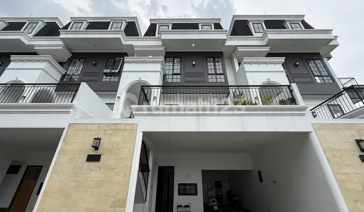 Rumah Mewah 3 Lantai di Lokasi Premium Pejaten Jakarta Selatan