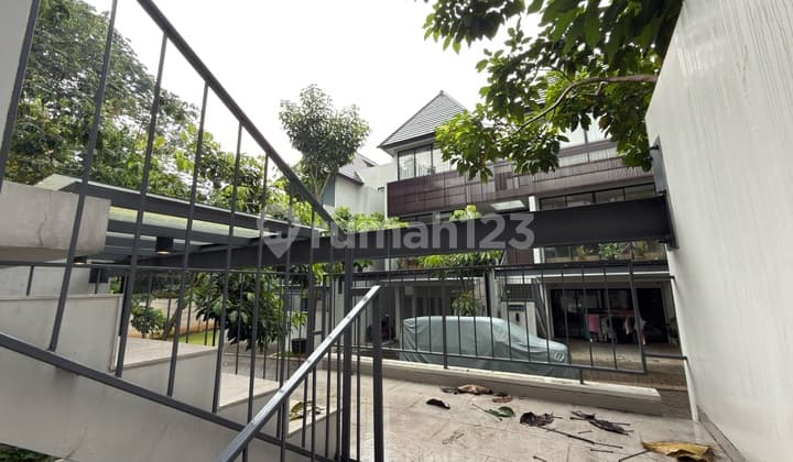 Rumah Ternyaman 3 Lantai Siap Huni di Lebak Bulus Jakarta Selatan