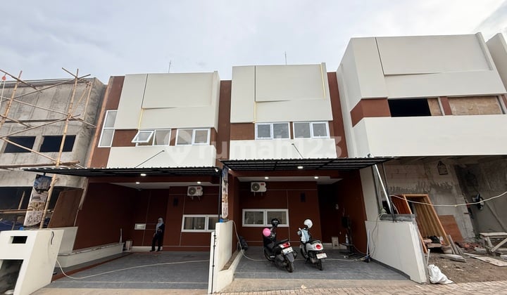 Rumah 2 Lantai Mewah Termurah di Limo Selangkah ke Jakarta Selatan Selangkah ke Tol Limo