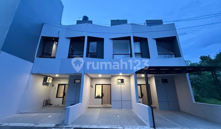Rumah Modern + Rooftop di Cibubur, Jakarta Tmur Dekat Tol Cibubur