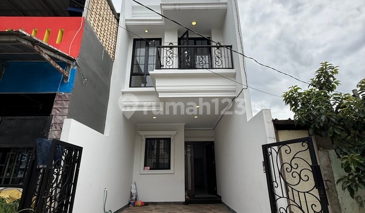 Rumah Termurah 3 Lantai di Jagakarsa Rooftop Luas Dekat Tol KRL