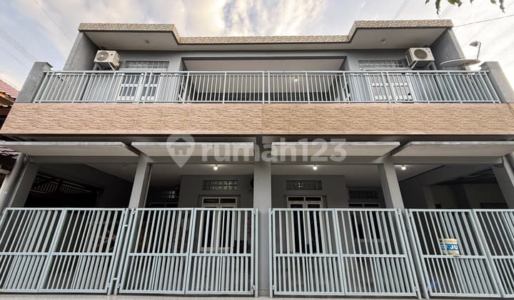 Rumah 2 Lantai Siap Huni di Cinere Jakarta Selatan - Gabungan 2 Rumah, 2 SHM, Diapit 2 Tol