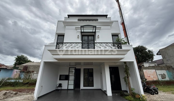 Hunian 3 Lantai Eksklusif & Modern Bernuansa Eropa Classic House di Cibubur Jakarta Timur