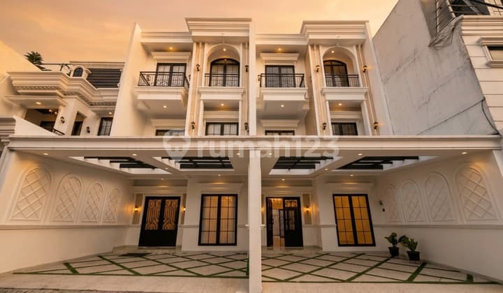 Rumah Modern Classic Siap Huni di Jagakarsa Dekat Tol Brigif