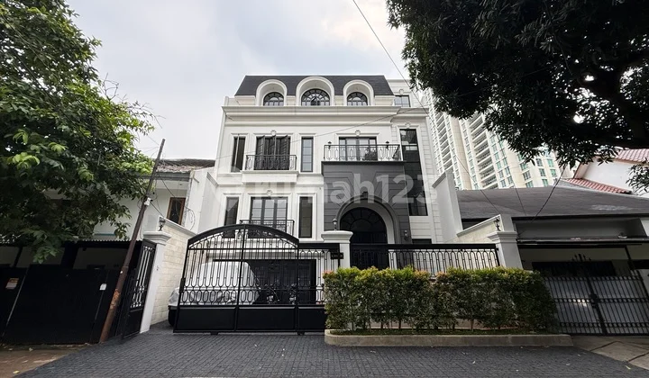 Rumah di Pusat Kota Jakarta Kebayoran Baru Dekat ke Senayan Scbd