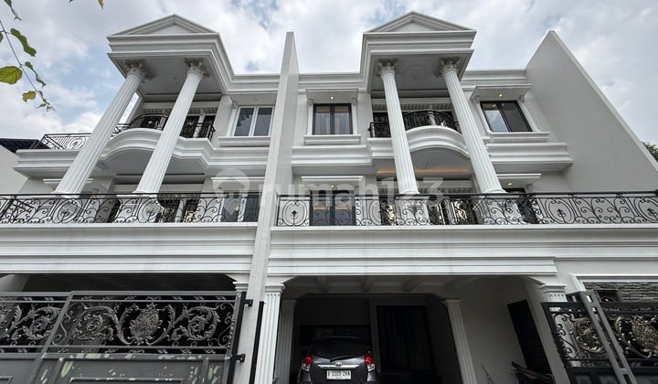Brand New House Modern Classic 3 Lantai di Kebagusan Jakarta Selatan Area Strategis Akses 2 Mobil Bebas Banjir