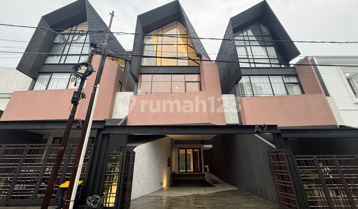 Townhouse Mewah 3 Lantai Siap Huni di Kemang Jakarta Selatan