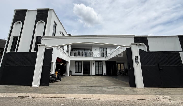 House For Sale - Rumah Mewah Siaphuni 2 Lantai di Bintaro Veteran