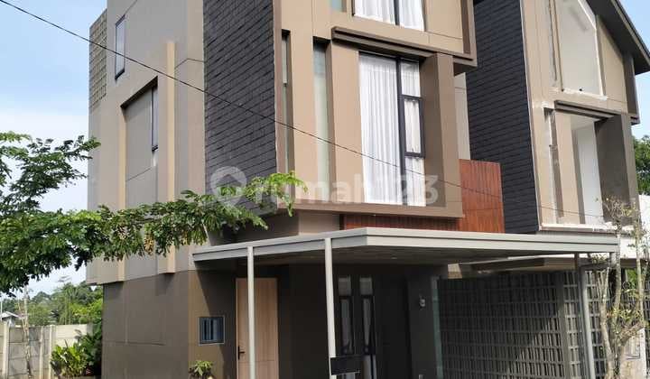 Luxury House Dekat Jalan Thamrin Pekanbaru