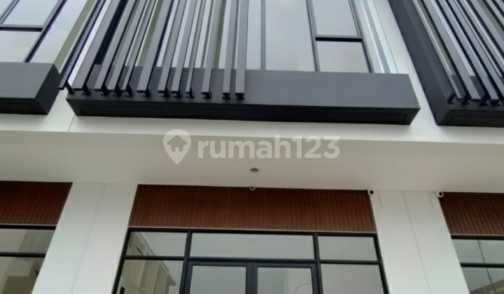 Disewakan Ruko Hampton Walk 2 Muka (Alfresco)