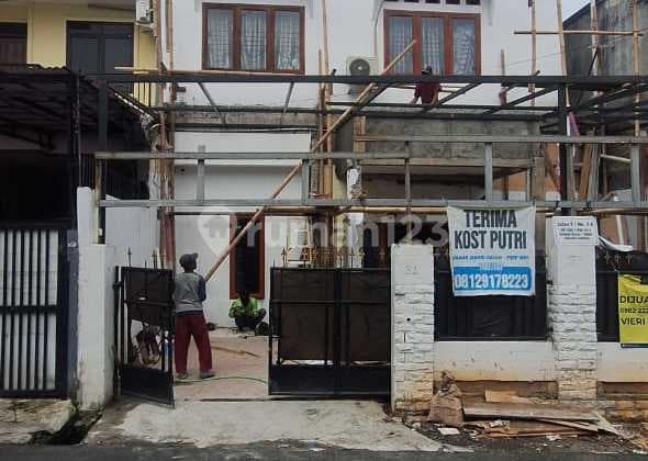 Rumah Bagus Semi Furnished SHM Tebet, Jakarta Selatan