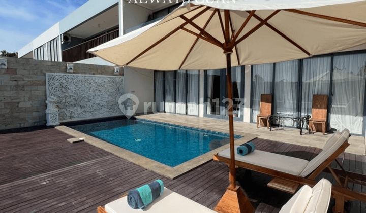 Villa Dekat Pantai Lokasi Pecatu, Kuta Selatan Dijual