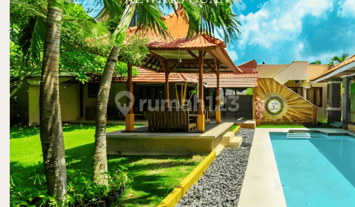 Villa dengan 4 Kamar Tidur dan Kolam Renang Pribadi di Sewakan
