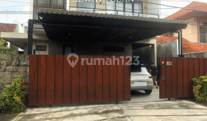 Rumah 2 Lantai Pusat Kota Renon