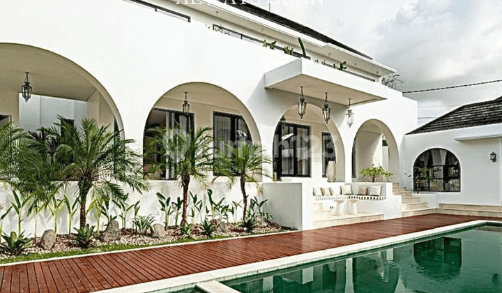 Villa Modern Mediterania Lokasi Brawa, Canggu